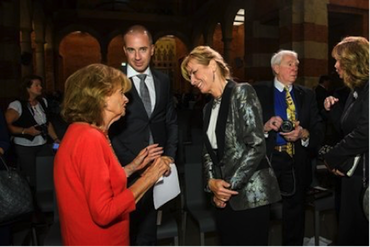 Das Bild zeigt Dr. h. c. Charlotte Knobloch, Präsidentin der Israelitischen Kultusgemeinde München und Oberbayern mit dem Generalkonsul und Anita Herczegh.